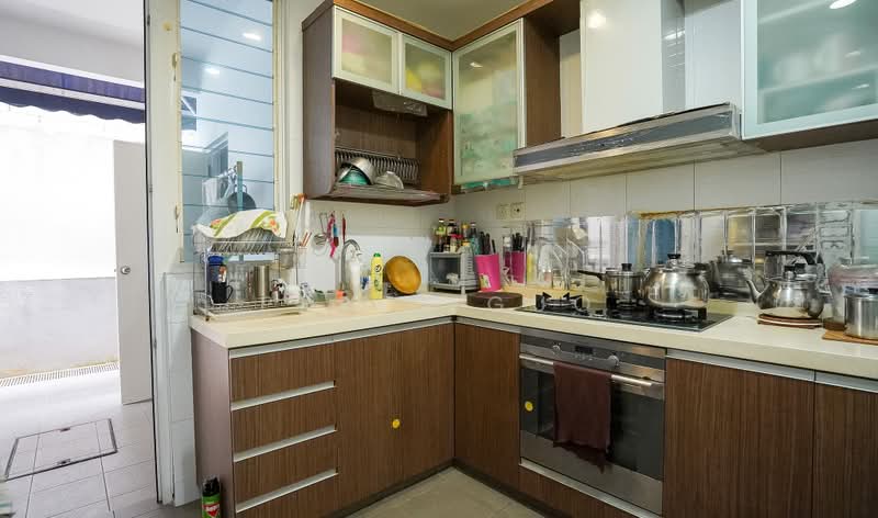 Penaga Place | Spacious 7-Bedroom Landed Home Near Sembawang Park & Beach, Penaga Place, 7 Bedrooms, 4,300 sqft, Terraced House For Sale, by Peric Guo, 500176367 - Kitchen - PropertyGuru.com.sg