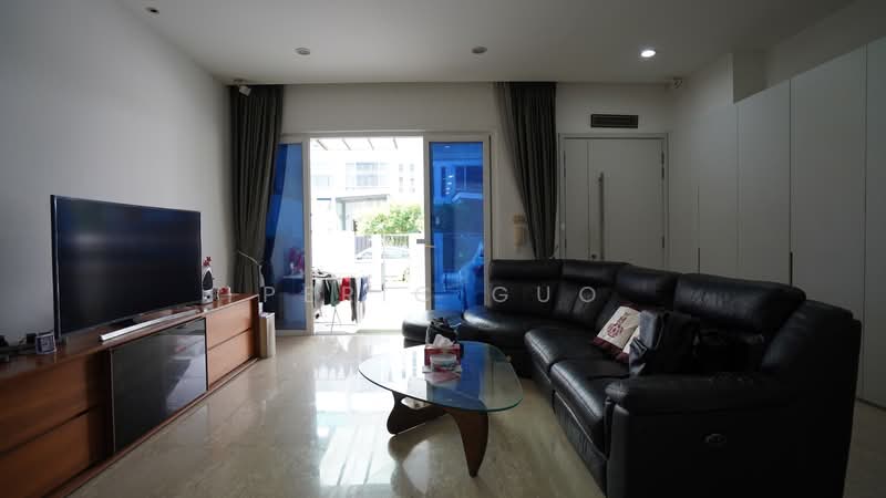 Penaga Place | Spacious 7-Bedroom Landed Home Near Sembawang Park & Beach, Penaga Place, 7 Bedrooms, 4,300 sqft, Terraced House For Sale, by Peric Guo, 500176367 - Living Room - PropertyGuru.com.sg