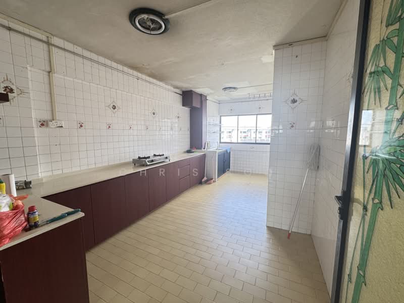 315 Jurong East Street 32, 315 Jurong East Street 32, 3 Bedrooms, 796 sqft, HDB Flat For Sale, by Chris Soo, 500176378 - Kitchen - PropertyGuru.com.sg