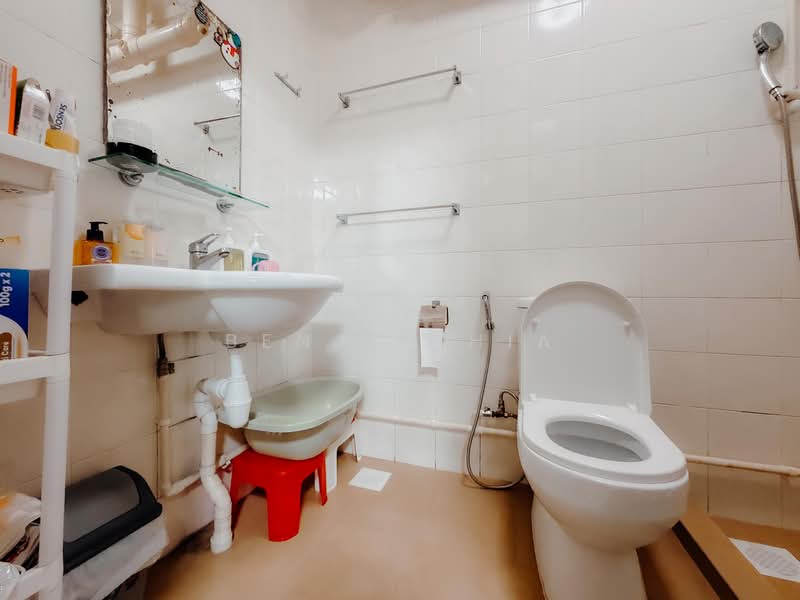 14A Lorong 7 Toa Payoh, 14A Lorong 7 Toa Payoh, 3 Bedrooms, 1,291 sqft, HDB Flat For Sale, by Benji Chia, 500176412 - Bathroom - PropertyGuru.com.sg