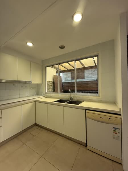 HUA GUAN BEE SAN few mins to KAP MRT, , 4 Bedrooms, 2,400 sqft, Semi-Detached House For Sale, by Rachel Tan, 500176417 - Kitchen - PropertyGuru.com.sg