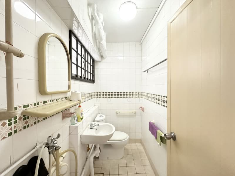 346 Choa Chu Kang Loop, 346 Choa Chu Kang Loop, 4 Bedrooms, 1,323 sqft, HDB Flat For Sale, by Edmund Chang, 500176422 - Bathroom - PropertyGuru.com.sg