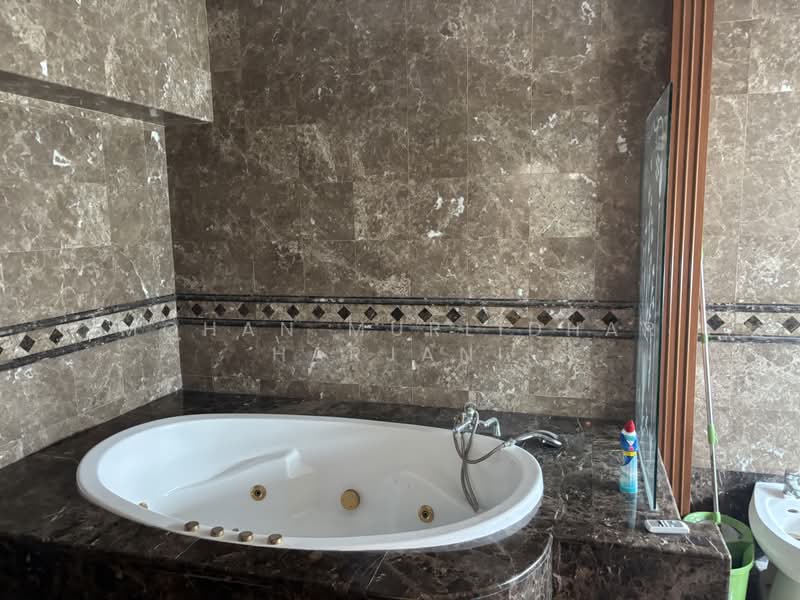 Crescendo Park, 6 Jalan Tua Kong, 4 Bedrooms, 2,518 sqft, Condominium For Rent, by Mohan Murlidhar Harjani, 500176427 - Bathroom - PropertyGuru.com.sg