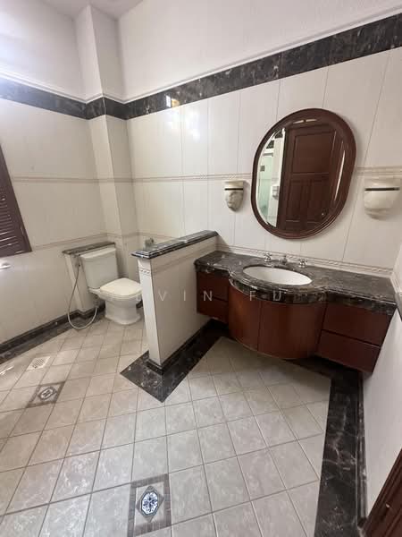 Barker Road, Barker Road, 6 Bedrooms, 8,000 sqft, Bungalow House For Rent, by Alvin Fu, 500176430 - Bathroom - PropertyGuru.com.sg