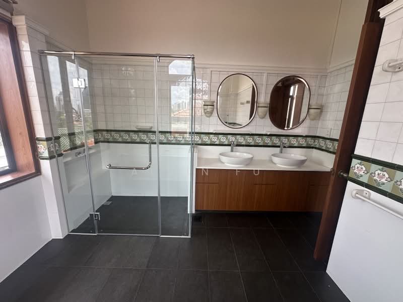 Barker Road, Barker Road, 6 Bedrooms, 8,000 sqft, Bungalow House For Rent, by Alvin Fu, 500176430 - Bathroom - PropertyGuru.com.sg
