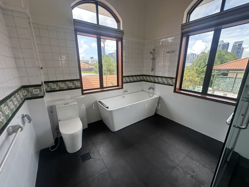 Barker Road, Barker Road, 6 Bedrooms, 8,000 sqft, Bungalow House For Rent, by Alvin Fu, 500176430 - Bathroom - PropertyGuru.com.sg