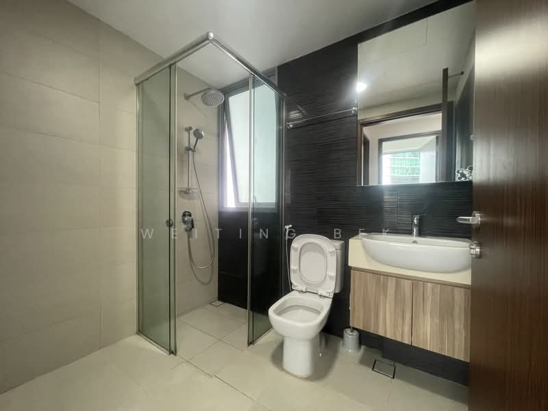 Natura @ Hillview, 18 Hillview Terrace, 2 Bedrooms, 538 sqft, Condominium For Rent, by Weiting Bek, 500176432 - Bathroom - PropertyGuru.com.sg