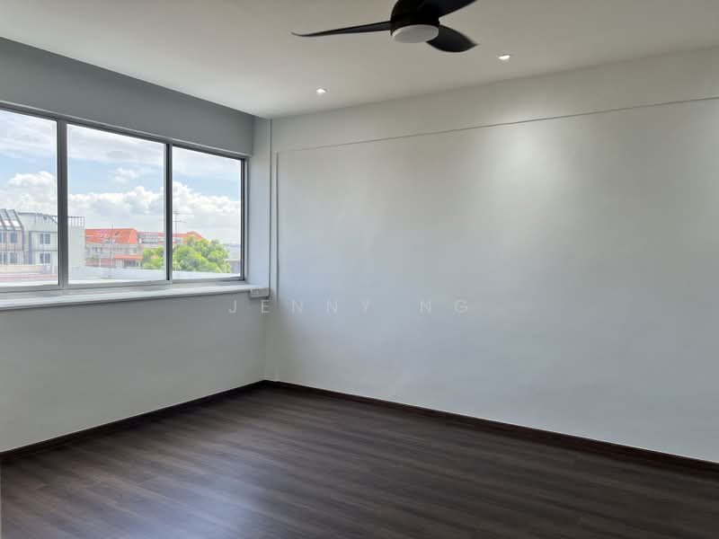 Upper Serangoon Shopping Centre, 756 Upper Serangoon Road, 4 Bedrooms, 1,000 sqft, Apartment For Rent, by Jenny Ng, 500176506 - Master - PropertyGuru.com.sg