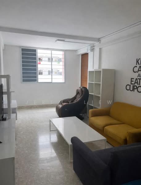 302 Serangoon Avenue 2, 302 Serangoon Avenue 2, 2 Bedrooms, 742 sqft, HDB Flat For Sale, by Jeremy Liew, 500176525 - Living Room - PropertyGuru.com.sg