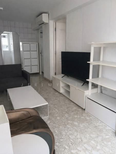 302 Serangoon Avenue 2, 302 Serangoon Avenue 2, 2 Bedrooms, 742 sqft, HDB Flat For Sale, by Jeremy Liew, 500176525 - Living Room - PropertyGuru.com.sg