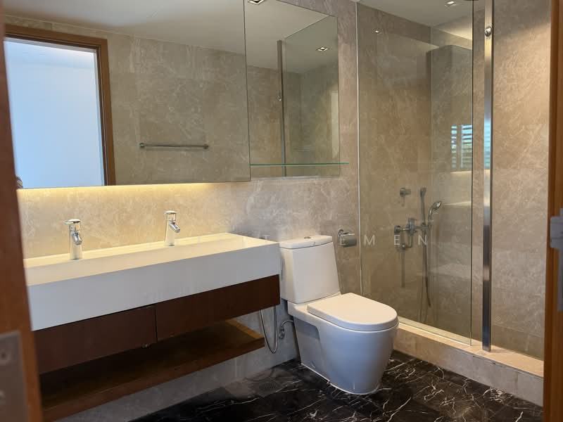Cabana, 145A Sunrise Terrace, 5 Bedrooms, 2,917 sqft, Cluster House For Rent, by Cyril Tuzemen, 500176535 - Bathroom - PropertyGuru.com.sg