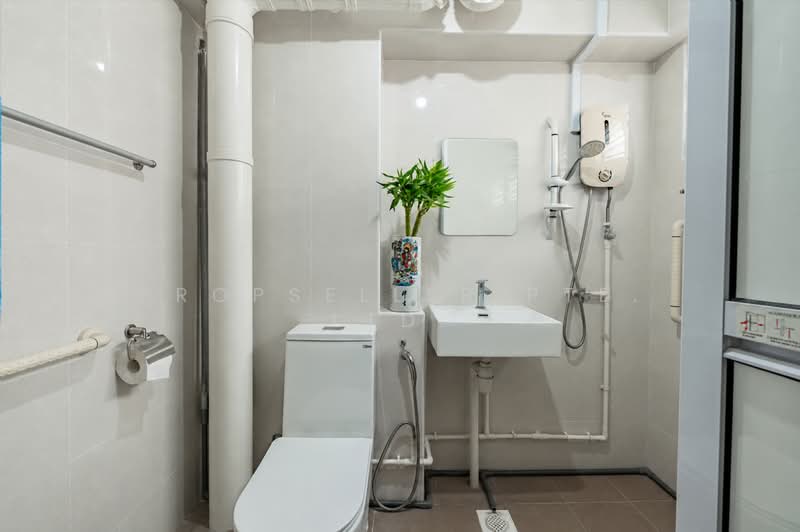 294 Choa Chu Kang Avenue 2, 294 Choa Chu Kang Avenue 2, 3 Bedrooms, 1,119 sqft, HDB Flat For Sale, by ADNIX LIU, 500176537 - Bathroom - PropertyGuru.com.sg