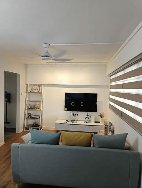 412 Saujana Road, 412 Saujana Road, Room Rental, 100 sqft, HDB Flat For Rent, by Terence Wu, 500176546 - Living Room - PropertyGuru.com.sg
