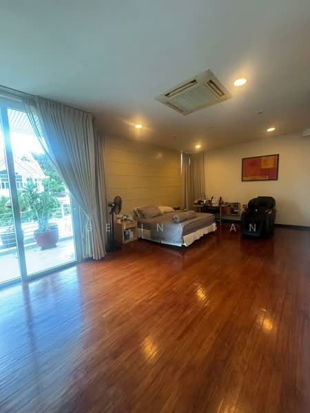 3 Storeys Detached House @ Toh Estate, Toh Crescent, 6 Bedrooms, 6,000 sqft, Detached House For Sale, by Angelina Tan, 500176558 - Bedroom - PropertyGuru.com.sg