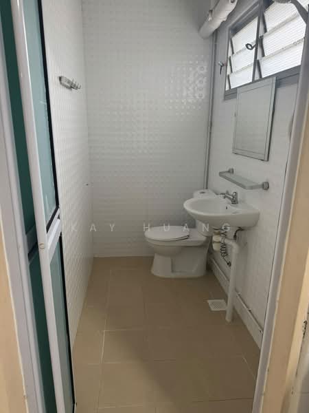 628 Pasir Ris Drive 3, 628 Pasir Ris Drive 3, 3 Bedrooms, 1,291 sqft, HDB Flat For Rent, by Kay Huang, 500176561 - Bathroom - PropertyGuru.com.sg