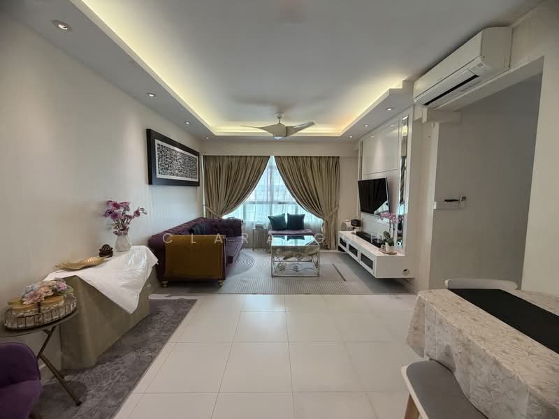 450A Sengkang West Way, 450A Sengkang West Way, 3 Bedrooms, 990 sqft, HDB Flat For Sale, by Clara Goh, 500176596 - Living Room - PropertyGuru.com.sg