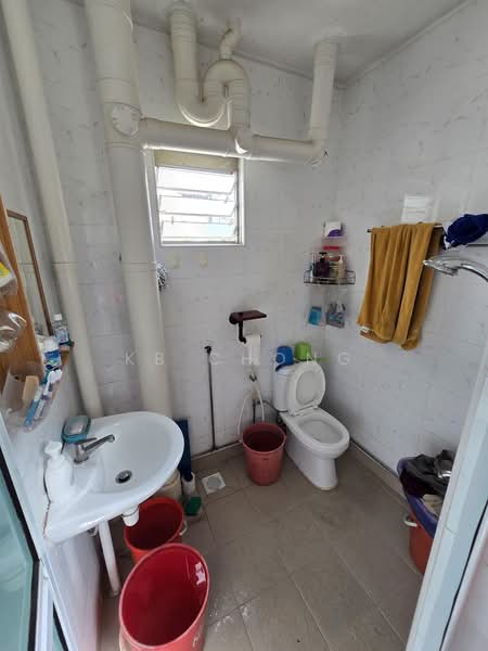 818 Tampines Street 81, 818 Tampines Street 81, 2 Bedrooms, 786 sqft, HDB Flat For Sale, by KB Chong, 500176599 - Bathroom - PropertyGuru.com.sg