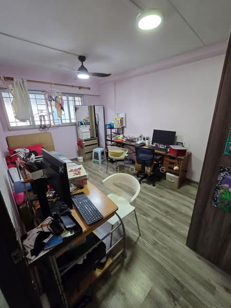 818 Tampines Street 81, 818 Tampines Street 81, 2 Bedrooms, 786 sqft, HDB Flat For Sale, by KB Chong, 500176599 - Bedroom - PropertyGuru.com.sg