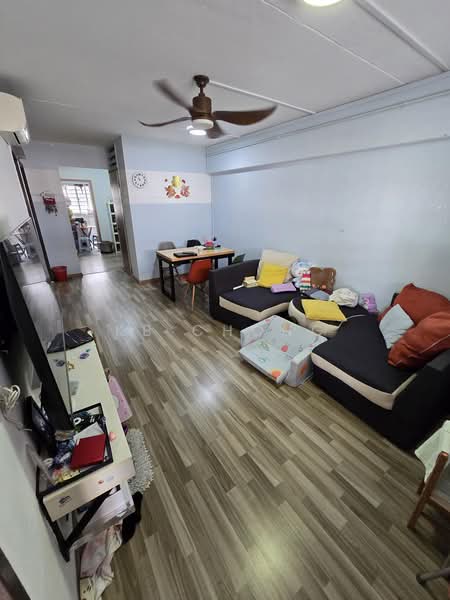 818 Tampines Street 81, 818 Tampines Street 81, 2 Bedrooms, 786 sqft, HDB Flat For Sale, by KB Chong, 500176599 - Living Room - PropertyGuru.com.sg
