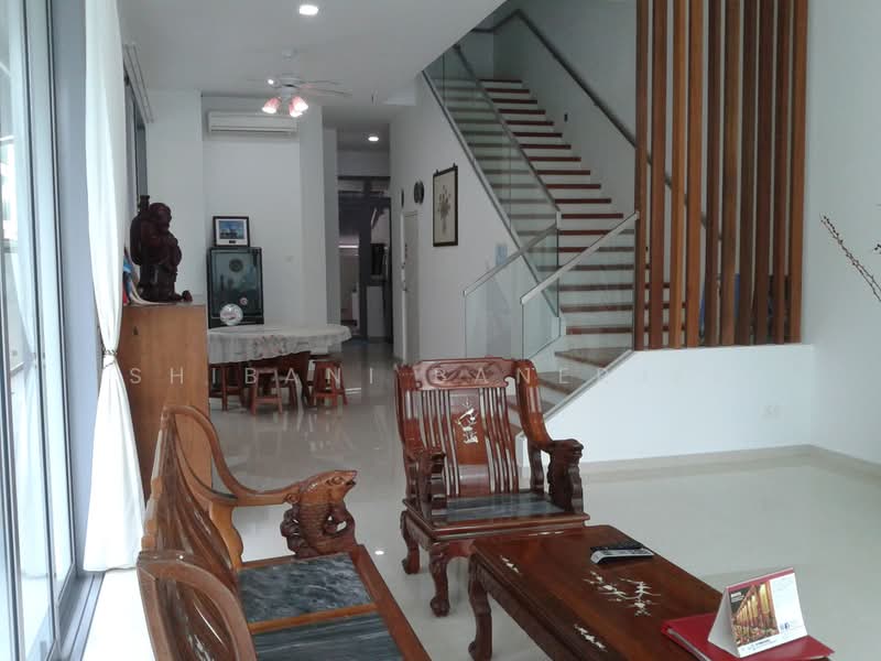 ROOM WITH ATTACHED BATHROOM, LORONG MYDIN, Room Rental, 155 sqft, Semi-Detached House For Rent, by Shibani Banerjee, 500176610 - Living Room - PropertyGuru.com.sg