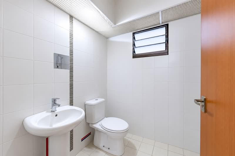 335A Yishun Riverwalk, 335A Yishun Street 31, 3 Bedrooms, 721 sqft, HDB Flat For Sale, by Gina Tow, 500176623 - Bathroom - PropertyGuru.com.sg
