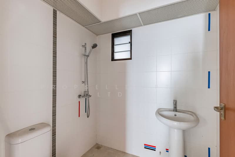 335A Yishun Riverwalk, 335A Yishun Street 31, 3 Bedrooms, 721 sqft, HDB Flat For Sale, by Gina Tow, 500176623 - Bathroom - PropertyGuru.com.sg