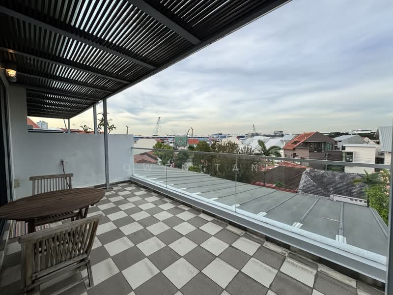 Serangoon Garden Estate, 79 Bridport Avenue, 2 Bedrooms, 900 sqft, Terraced House For Rent, by Owen Tan, 500176648 - Balcony - PropertyGuru.com.sg