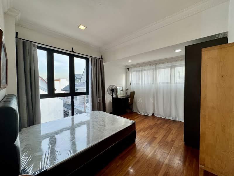 Serangoon Garden Estate, 79 Bridport Avenue, 2 Bedrooms, 900 sqft, Terraced House For Rent, by Owen Tan, 500176648 - Bedroom - PropertyGuru.com.sg