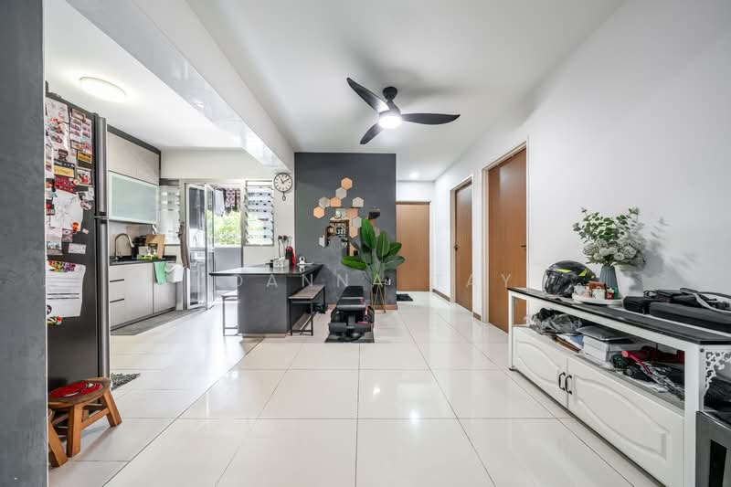 460D Bukit Batok West Avenue 9, 460D Bukit Batok West Avenue 9, 3 Bedrooms, 1,001 sqft, HDB Flat For Sale, by Joanna Tay, 500176664 - Kitchen - PropertyGuru.com.sg