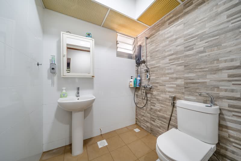 460D Bukit Batok West Avenue 9, 460D Bukit Batok West Avenue 9, 3 Bedrooms, 1,001 sqft, HDB Flat For Sale, by Joanna Tay, 500176664 - Bathroom - PropertyGuru.com.sg