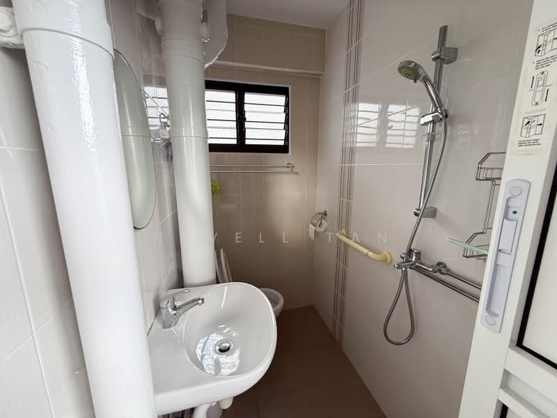 771 Yishun Avenue 3, 771 Yishun Avenue 3, Room Rental, 200 sqft, HDB Flat For Rent, by Novell Tan, 500176682 - Bathroom - PropertyGuru.com.sg