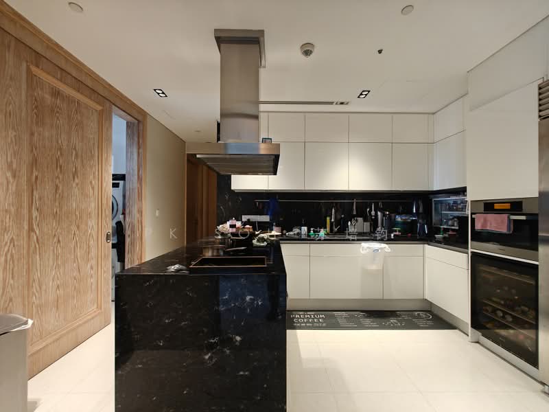 The Ritz-Carlton Residences, 65 Cairnhill Road, 4 Bedrooms, 3,057 sqft, Condominium For Sale, by PK Soh 苏培钧, 500176687 - Kitchen - PropertyGuru.com.sg