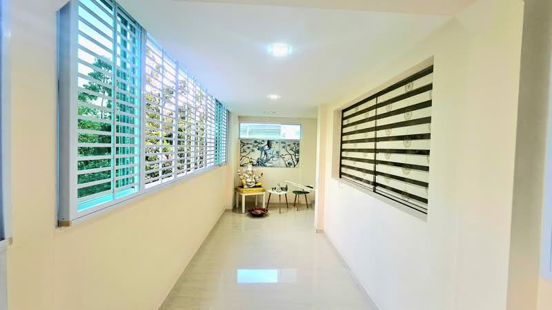 818 Woodlands Street 82, 818 Woodlands Street 82, 5 Bedrooms, 1,905 sqft, HDB Flat For Sale, by James Yeo, 500176688 - Corridor - PropertyGuru.com.sg