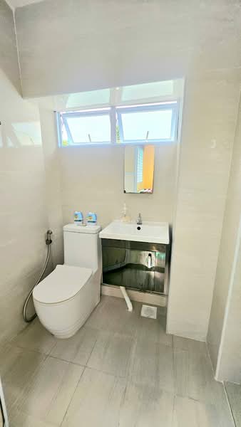 818 Woodlands Street 82, 818 Woodlands Street 82, 5 Bedrooms, 1,905 sqft, HDB Flat For Sale, by James Yeo, 500176688 - Bathroom - PropertyGuru.com.sg