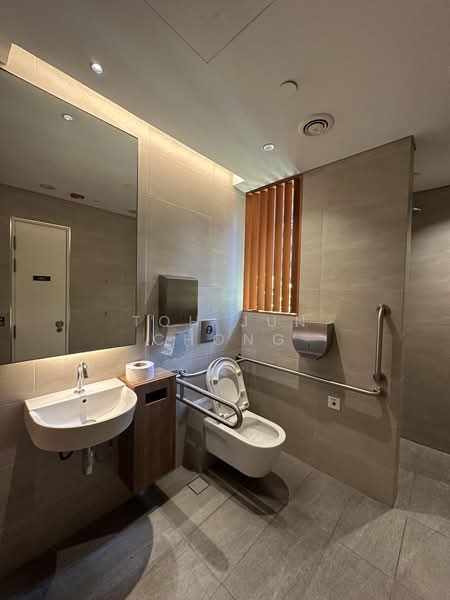 8 Robinson, 8 Robinson Road, 4,921 sqft, Office For Rent, by Toh Jun Chong, 500176689 - Bathroom - CommercialGuru.com.sg
