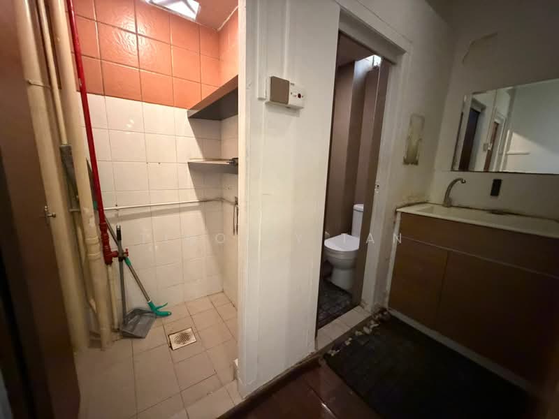 Chinatown high traffic shophouse for RENT near MRT, Temple Street, 980 sqft, Shop / Shophouse For Rent, by Timothy Tan, 500176713 - Bathroom - CommercialGuru.com.sg