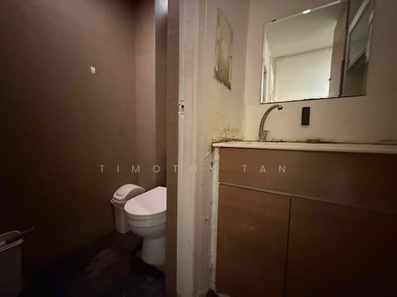 Chinatown high traffic shophouse for RENT near MRT, Temple Street, 980 sqft, Shop / Shophouse For Rent, by Timothy Tan, 500176713 - Bathroom - CommercialGuru.com.sg