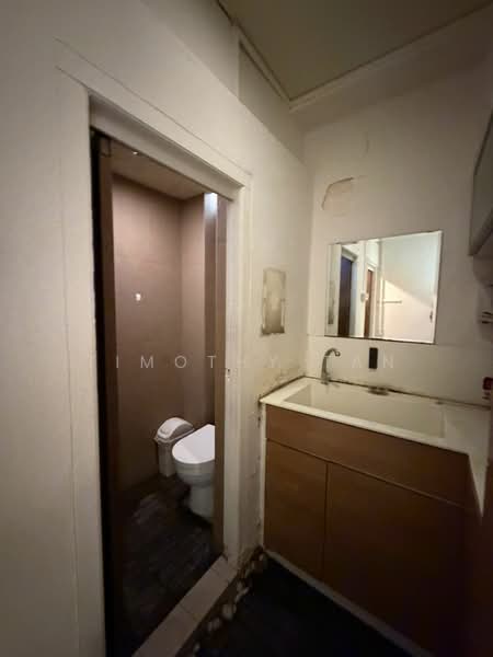 Chinatown high traffic shophouse for RENT near MRT, Temple Street, 980 sqft, Shop / Shophouse For Rent, by Timothy Tan, 500176713 - Bathroom - CommercialGuru.com.sg