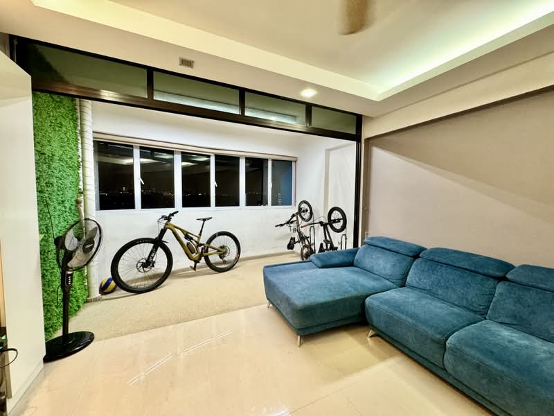 4bedrooms Executive Apartment Youngest Lease EA flat not old type, Choa Chu Kang Drive, 4 Bedrooms, 1,345 sqft, HDB Flat For Sale, by Allen Wee, 500176722 - Living Room - PropertyGuru.com.sg