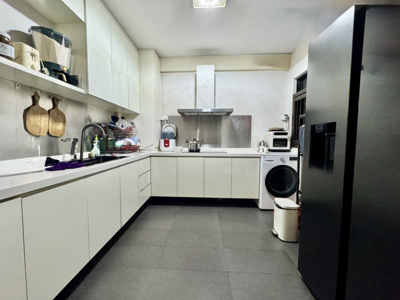 4bedrooms Executive Apartment Youngest Lease EA flat not old type, Choa Chu Kang Drive, 4 Bedrooms, 1,345 sqft, HDB Flat For Sale, by Allen Wee, 500176722 - Kitchen - PropertyGuru.com.sg