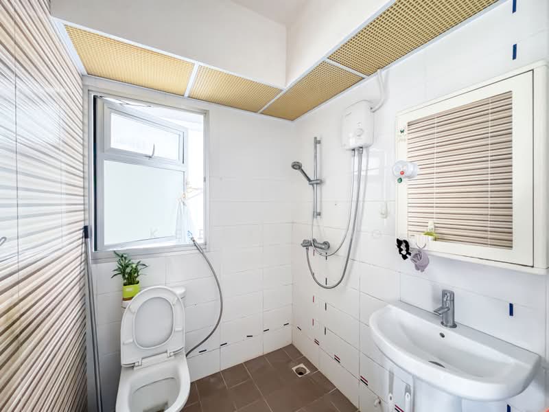 441A Bukit Batok West Avenue 8, 441A Bukit Batok West Avenue 8, 1 Bedroom, 398 sqft, HDB Flat For Sale, by Keesya Ang, 500176731 - Bathroom - PropertyGuru.com.sg