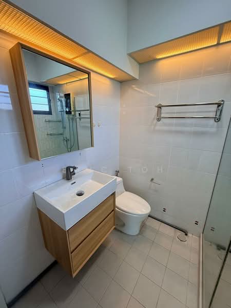 2A Sri Geylang Serai, 2A Geylang Serai, 3 Bedrooms, 1,022 sqft, HDB Flat For Rent, by Eric Toh, 500176737 - Master Bathroom - PropertyGuru.com.sg