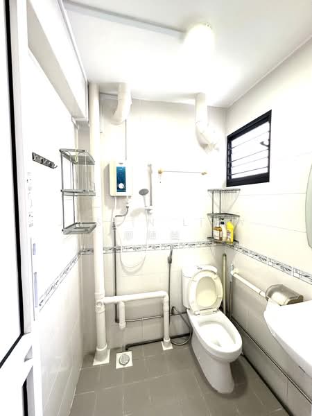636 Ang Mo Kio Avenue 6, 636 Ang Mo Kio Avenue 6, 3 Bedrooms, 980 sqft, HDB Flat For Rent, by Jaslin Liaw 廖鏸鎣, 500176739 - Master Bathroom - PropertyGuru.com.sg