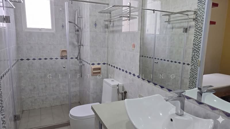 Loyang Villas, Loyang Rise, 5 Bedrooms, 3,195 sqft, Corner Terrace For Rent, by Clifton Ching, 500176741 - Bathroom - PropertyGuru.com.sg