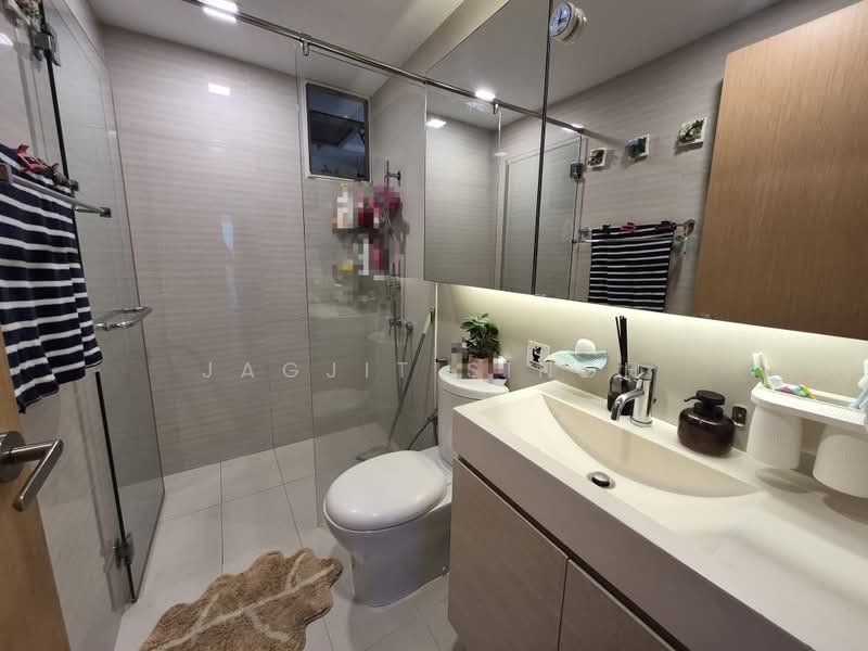The Tampines Trilliant, 21 Tampines Central 7, 3 Bedrooms, 1,378 sqft, Executive Condominium For Rent, by JAGJIT SINGH, 500176743 - Bathroom - PropertyGuru.com.sg