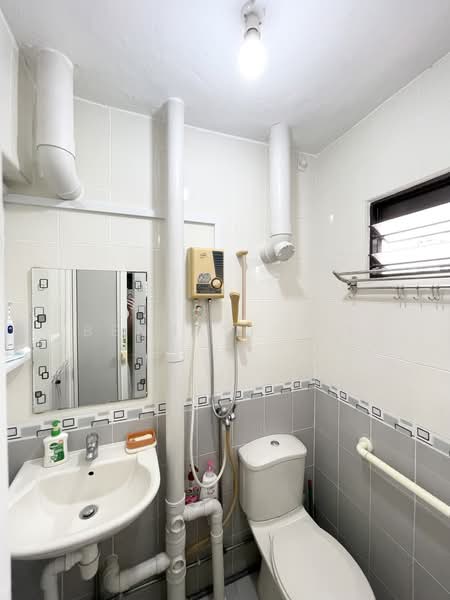 212 Ang Mo Kio Avenue 3, 212 Ang Mo Kio Avenue 3, 2 Bedrooms, 721 sqft, HDB Flat For Rent, by Bennett Lee, 500176744 - PropertyGuru.com.sg