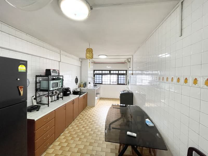 212 Ang Mo Kio Avenue 3, 212 Ang Mo Kio Avenue 3, 2 Bedrooms, 721 sqft, HDB Flat For Rent, by Bennett Lee, 500176744 - Kitchen - PropertyGuru.com.sg