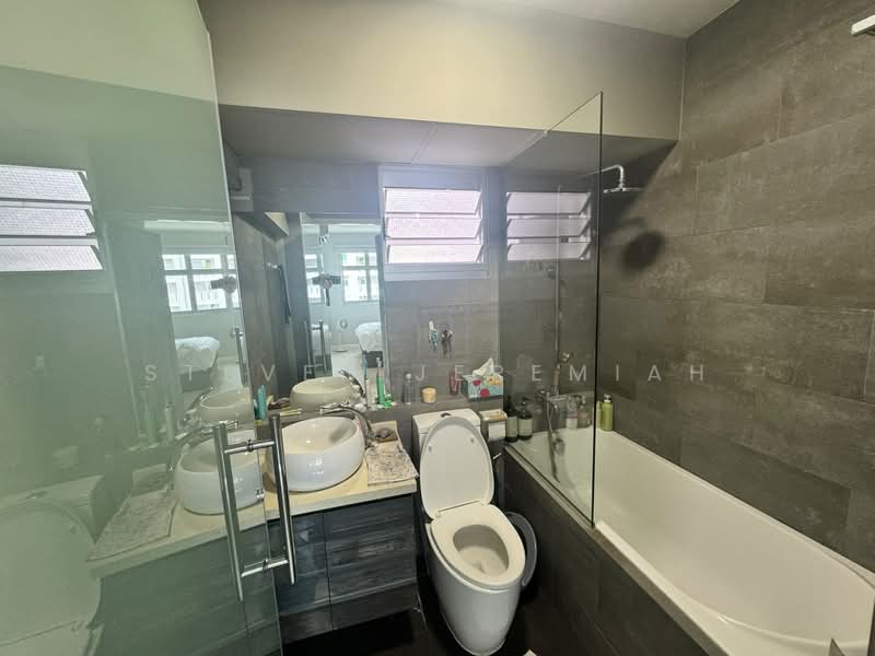 70C Telok Blangah Heights, 70C Telok Blangah Heights, 3 Bedrooms, 1,001 sqft, HDB Flat For Rent, by Steven Jeremiah, 500176753 - Master Bedroom Ensuite - PropertyGuru.com.sg