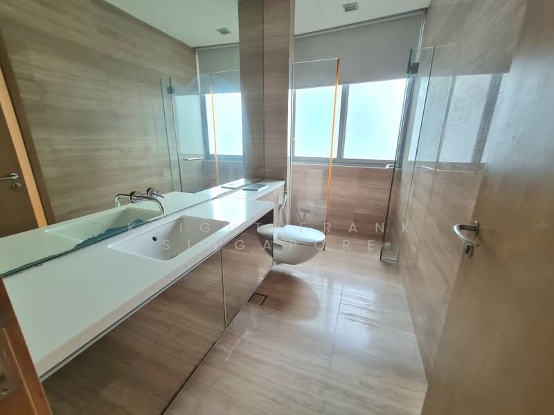 Newton Imperial, 24 Newton Road, 3 Bedrooms, 1,711 sqft, Apartment For Sale, by NICOLE LEE, 500176768 - Bathroom - PropertyGuru.com.sg