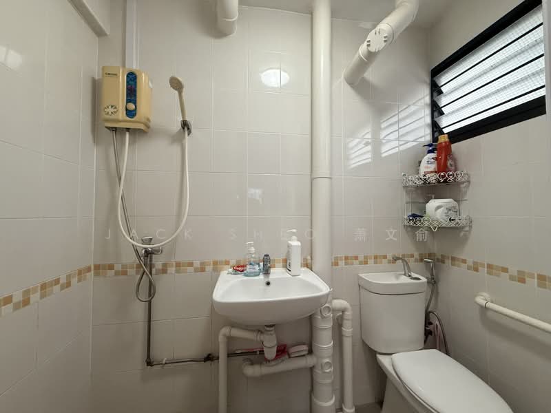 227 Jurong East Street 21, 227 Jurong East Street 21, 3 Bedrooms, 1,292 sqft, HDB Flat For Sale, by Jack Sheo 萧文俞, 500176770 - Bathroom - PropertyGuru.com.sg